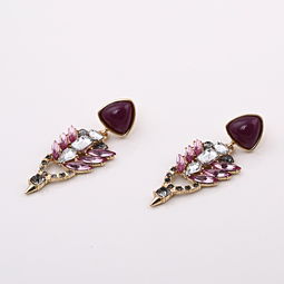 金鳳凰情飾品店 秋冬新風(fēng)尚，寶石耳釘014閃耀登場(chǎng)